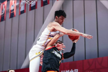 辽宁队力克四川队，孙铭徽点燃赛场