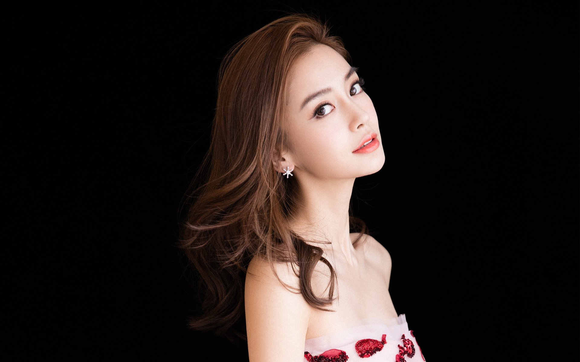 独行侠的星空，当舞台灯光灼人，你才看见真正的凯里·欧文