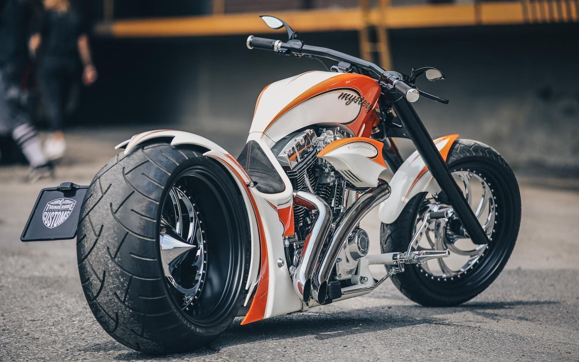 绿茵场与赛道,关键时刻的共同心跳